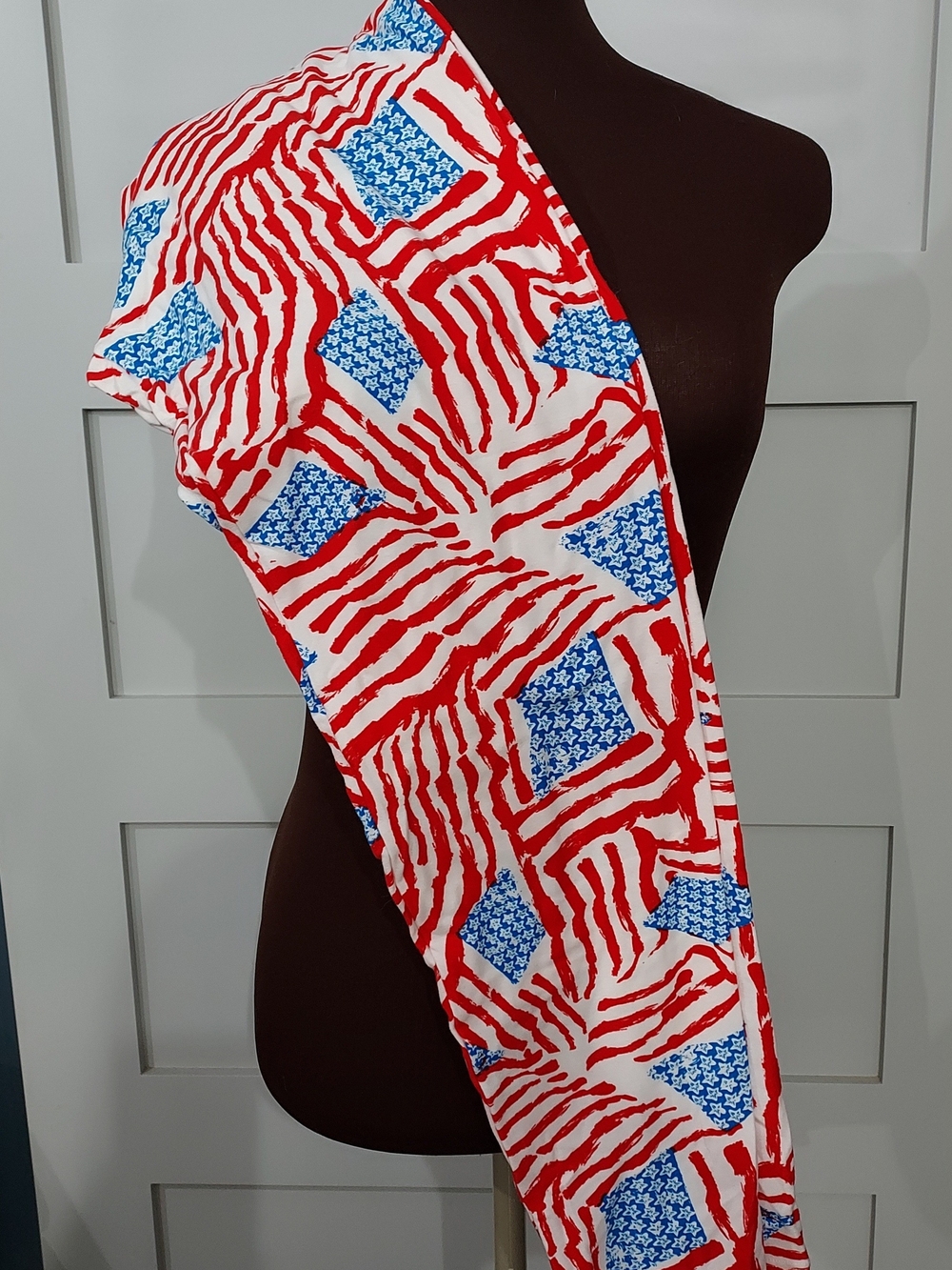 NEW LuLaRoe Red White & Light Blue Patterned Leggings Size TC